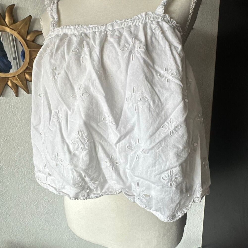 Arizona Size Medium White Eyelit blouse cropped - Picture 3 of 4
